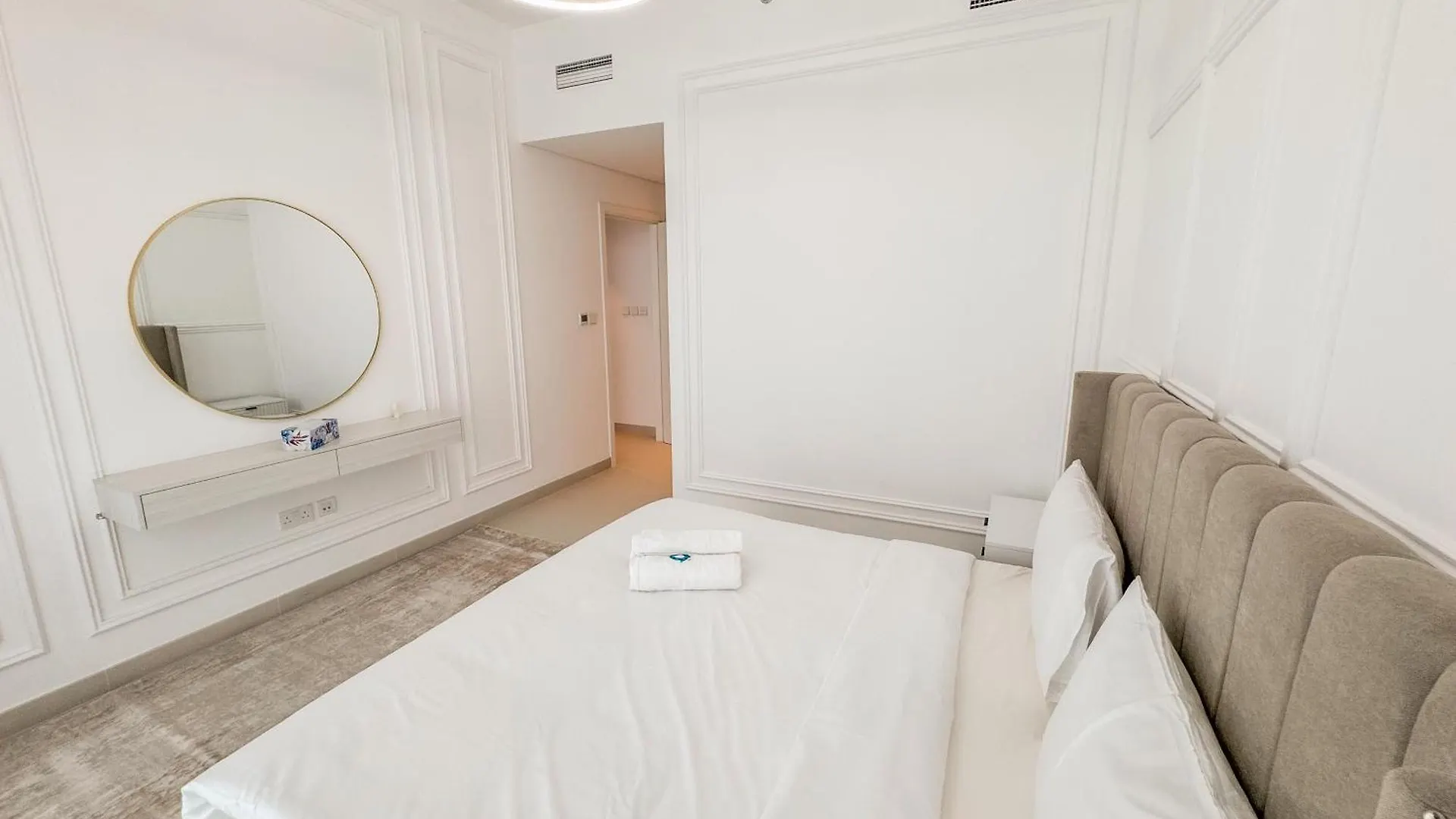 Like Home - 5303 Stylish Two-Bedroom Apartment With Scenic Creek Views دبي