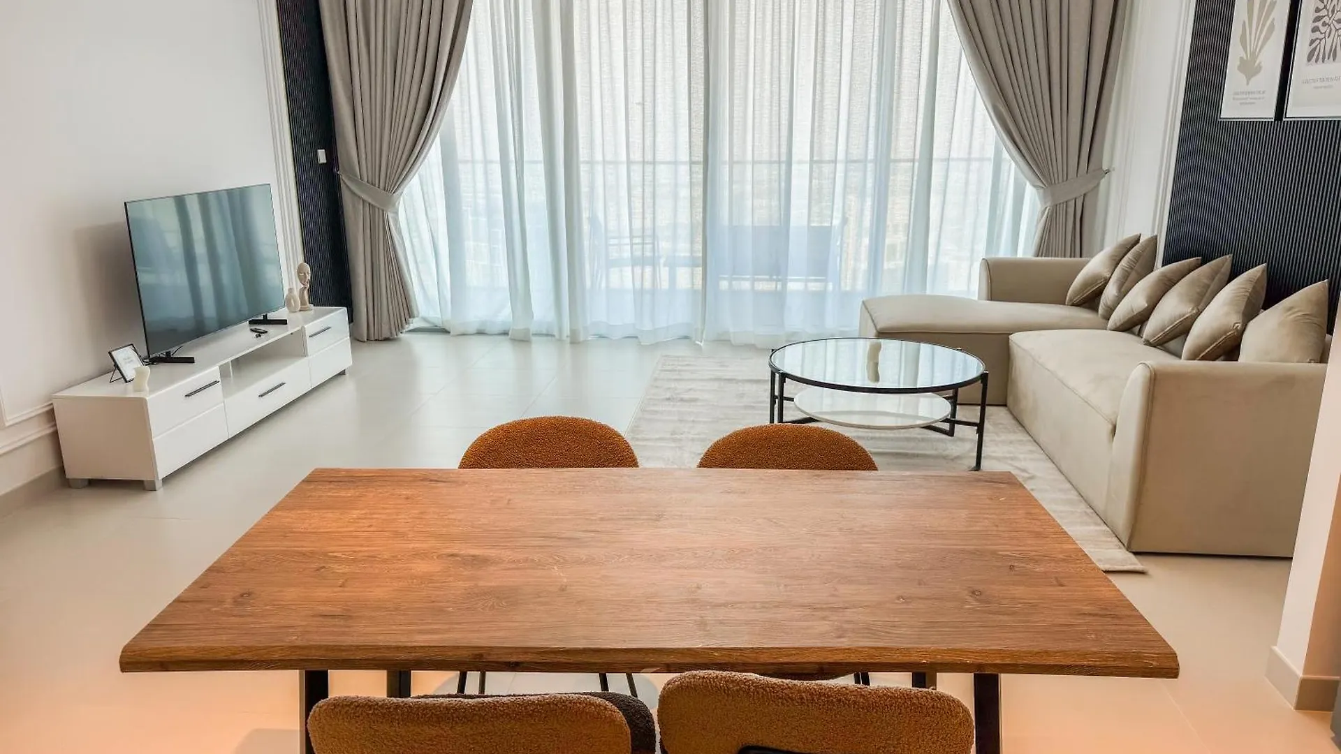 Like Home - 5303 Stylish Two-Bedroom Apartment With Scenic Creek Views دبي